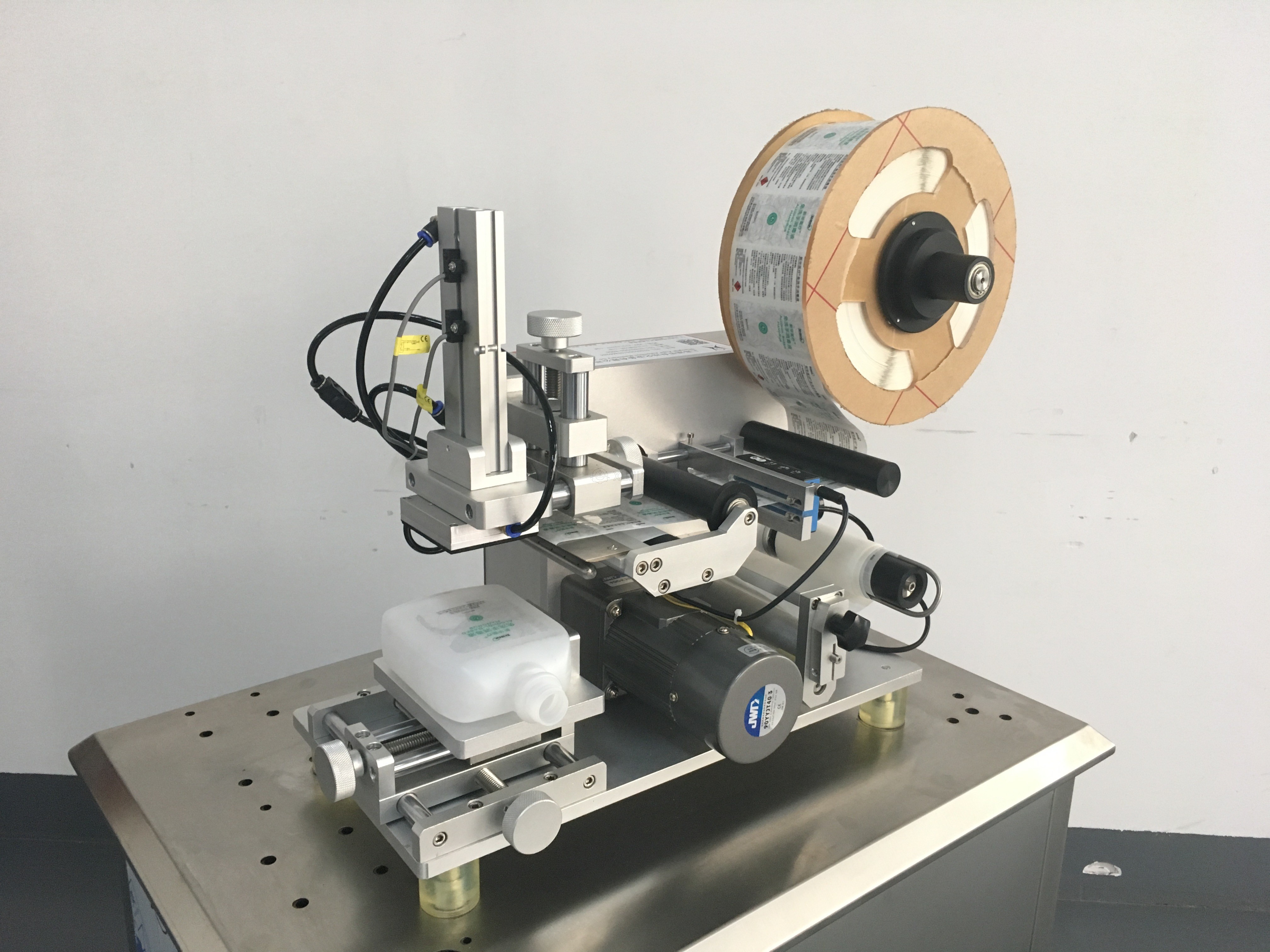 Hand Held Label Packaging Labeling Machine Semi-automatic hand sanitizer flat labeling machine,Semi-automatic ice ...